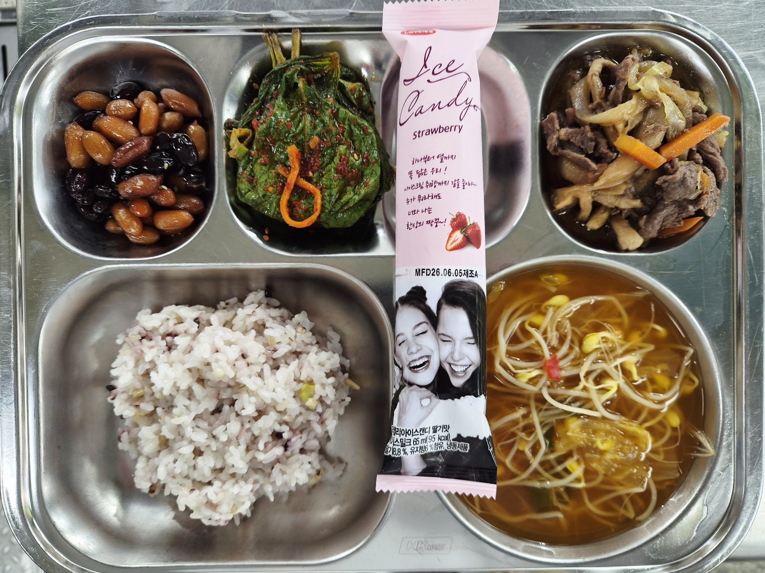 혼합잡곡밥 !! (5)
콩나물김치국 !! (5.6.9)
연근땅콩조림 (4.5.6.13)
쇠고기불고기!! (5.6.13.16)
깻잎김치! (9)
아이스크림바! (1.2.5)_이미지