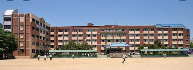 스스로 자존감을 높이고 타인을 배려하며 실패를 두려워하지 않고 함께 도전하는 시곡중학교에 오신 것을 환영합니다.